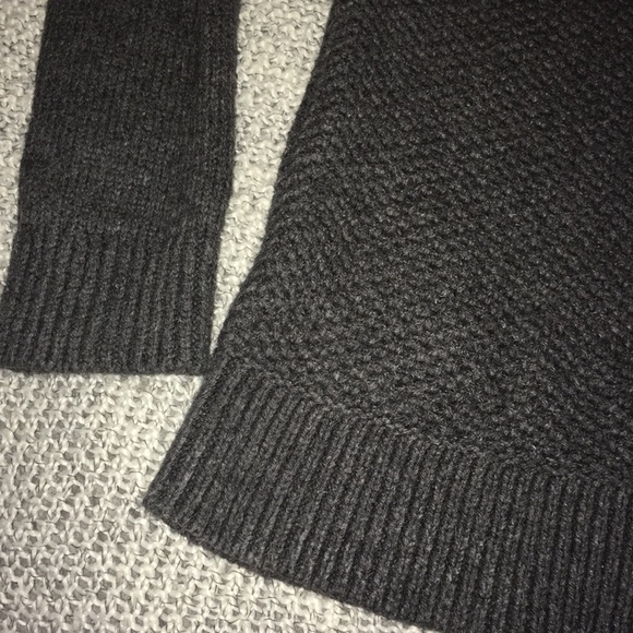 Banana Republic V neck sweater - Picture 3 of 4